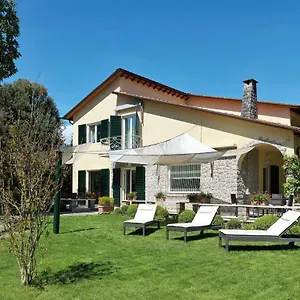 Augustus Y Forte dei Marmi